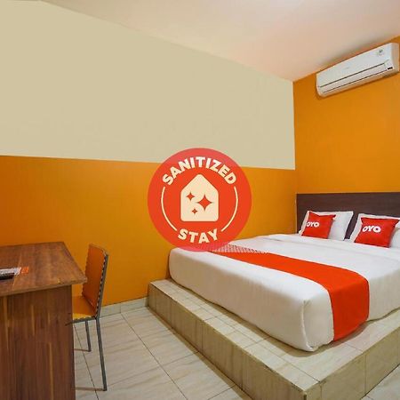 Hotel Super Oyo 2639 Oxy Townhouse Manado Zewnętrze zdjęcie