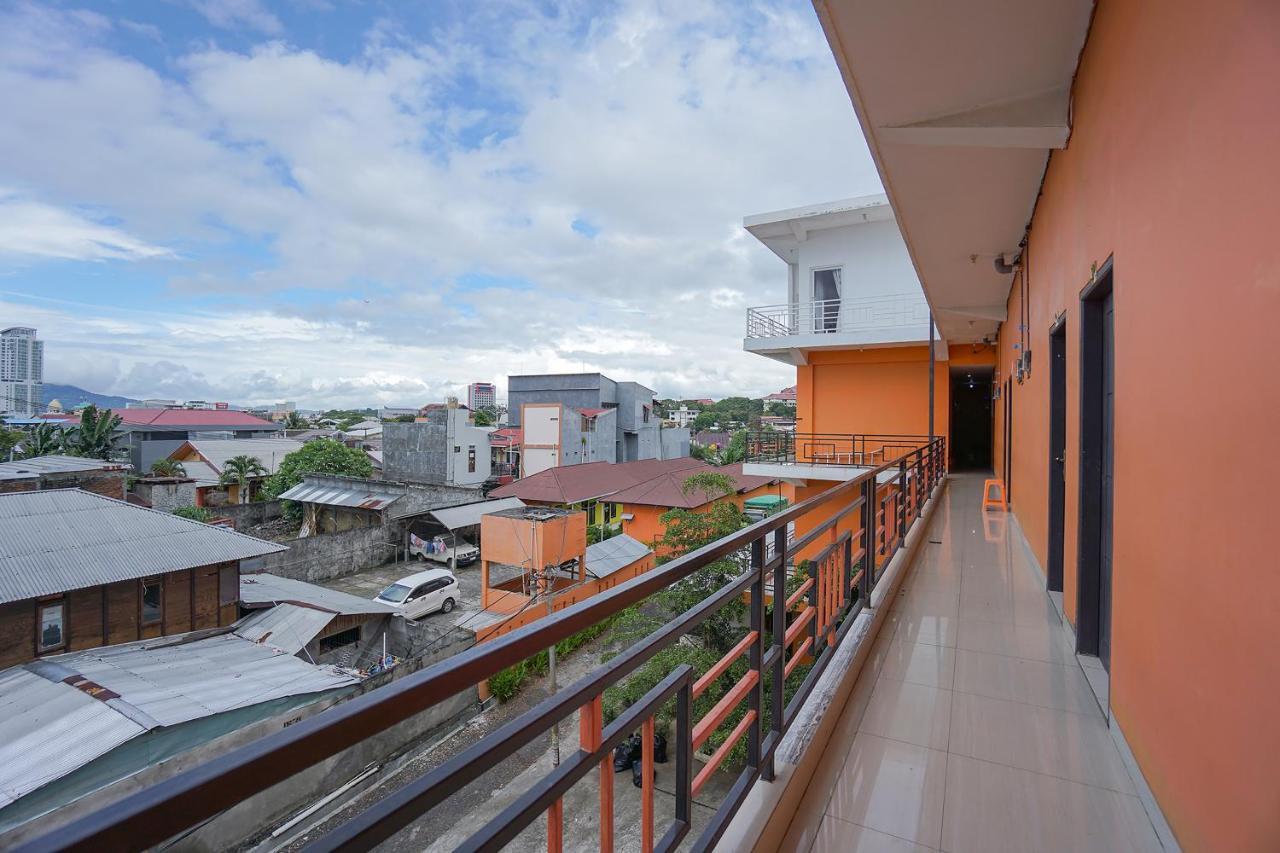 Hotel Super Oyo 2639 Oxy Townhouse Manado Zewnętrze zdjęcie
