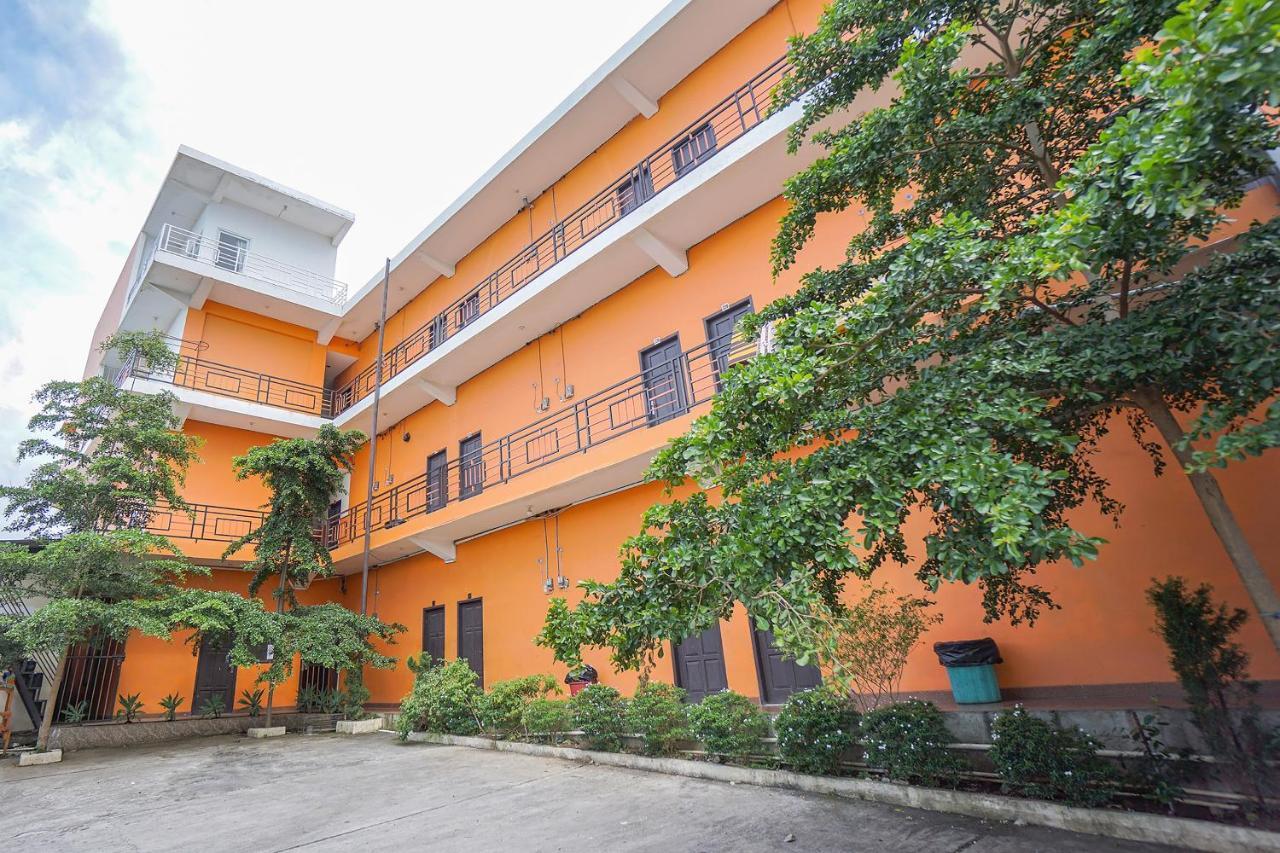 Hotel Super Oyo 2639 Oxy Townhouse Manado Zewnętrze zdjęcie